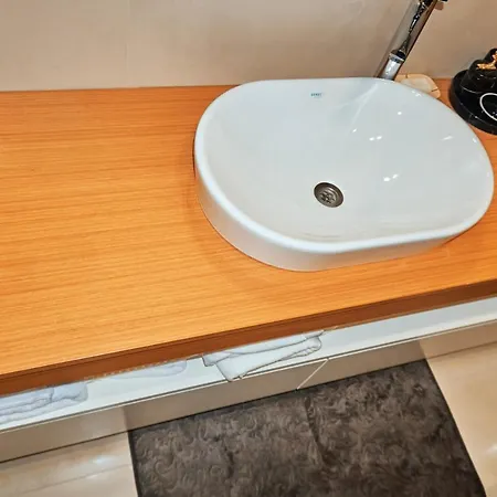 Luxurious And Comfy Views Pool Sauna Parking Διαμέρισμα *