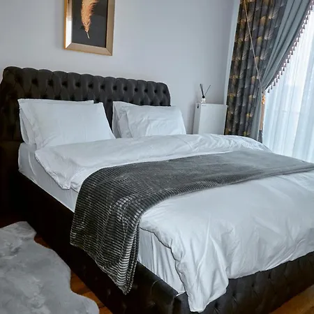 Luxurious And Comfy Views Pool Sauna Parking Διαμέρισμα