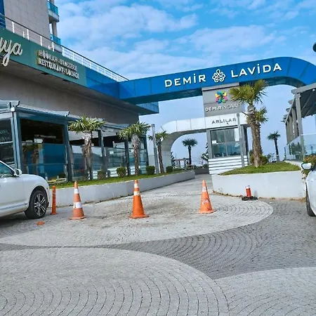 Luxurious And Comfy Views Pool Sauna Parking