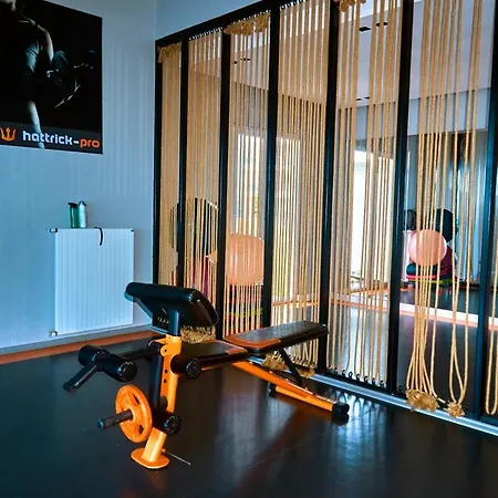 Luxurious And Comfy Views Pool Sauna Parking Apartament