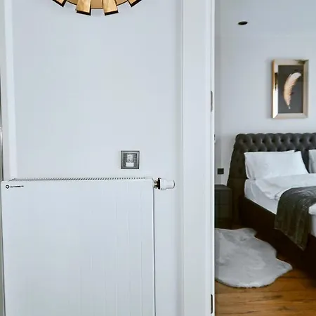Apartmán Luxurious And Comfy Views Pool Sauna Parking